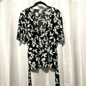 Merona Women's Black & White Floral Wrap Top V-Neck Blouse Sz M Business Casual